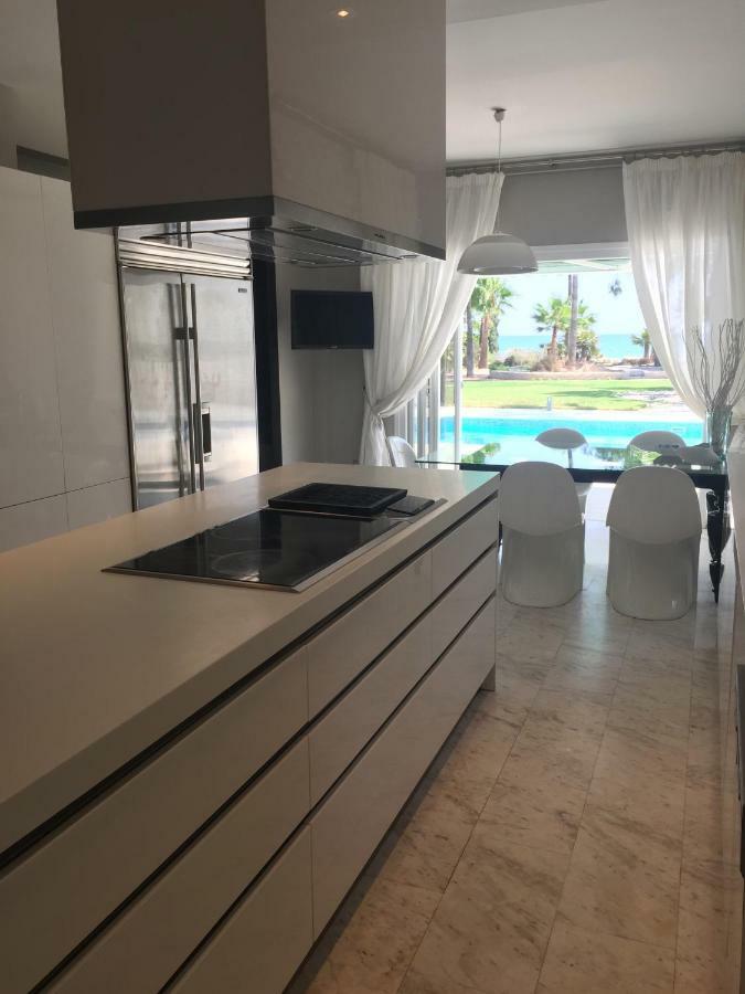 Deluxe First Line Villa Перволия Екстериор снимка