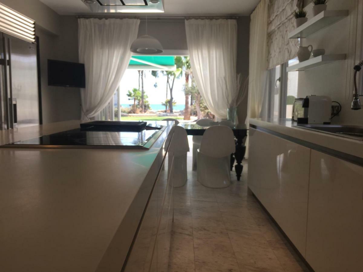 Deluxe First Line Villa Перволия Екстериор снимка